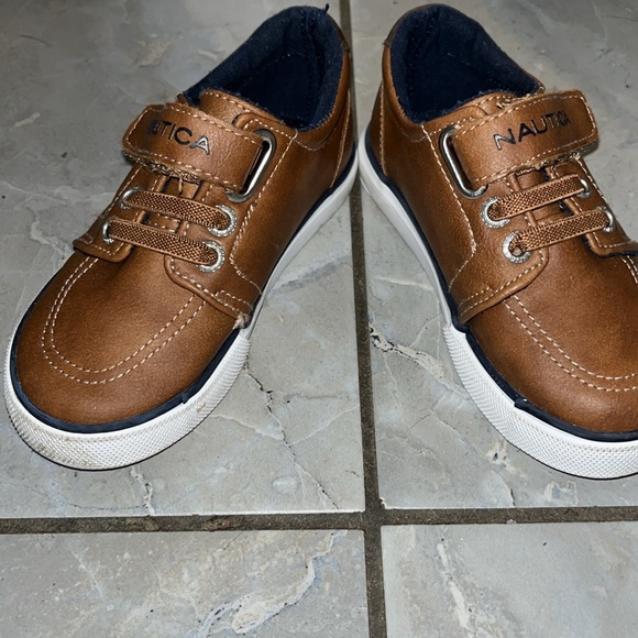 Náutica dress shoes 7c - Picture 2 of 3